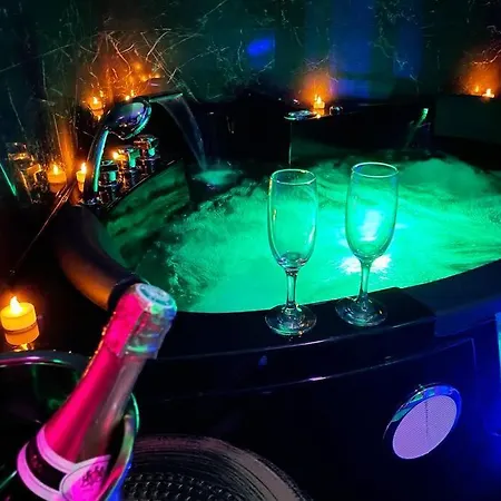 Love Room Le Baroque / Jacuzzi / Sauna Chateau-Landon Extérieur photo