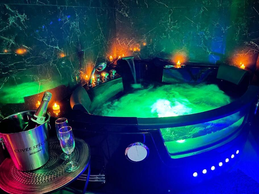 Le Baroque / Jacuzzi / Sauna * Chateau-Landon