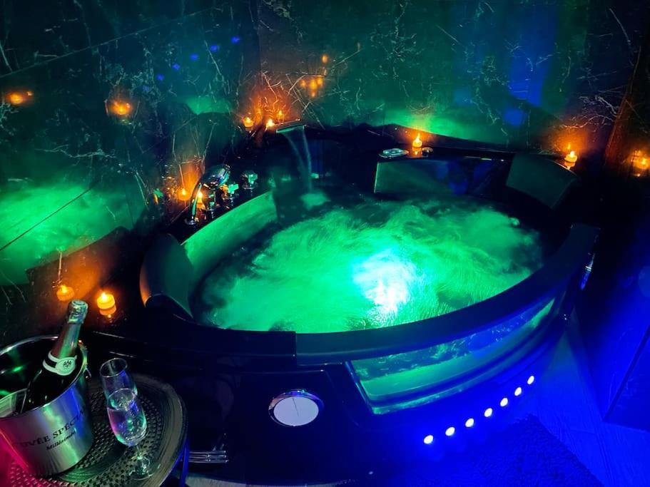 Appartement Le Baroque / Jacuzzi / Sauna Chateau-Landon