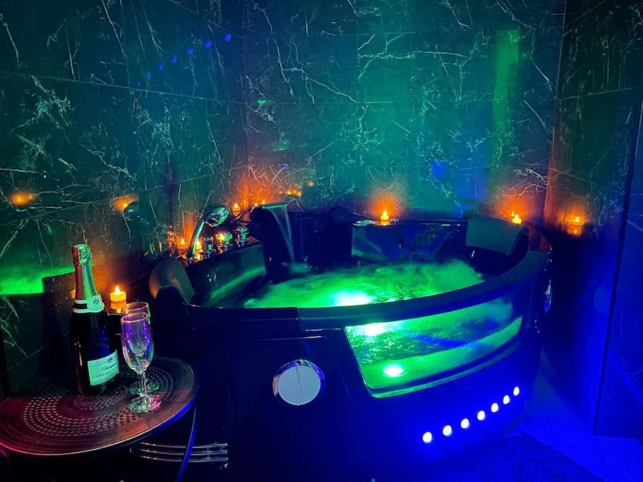 Le Baroque / Jacuzzi / Sauna Appartement Chateau-Landon